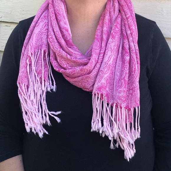 no brand Accessories - Pink paisley fringe scarf